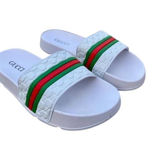 Chinelo masculino gucci .